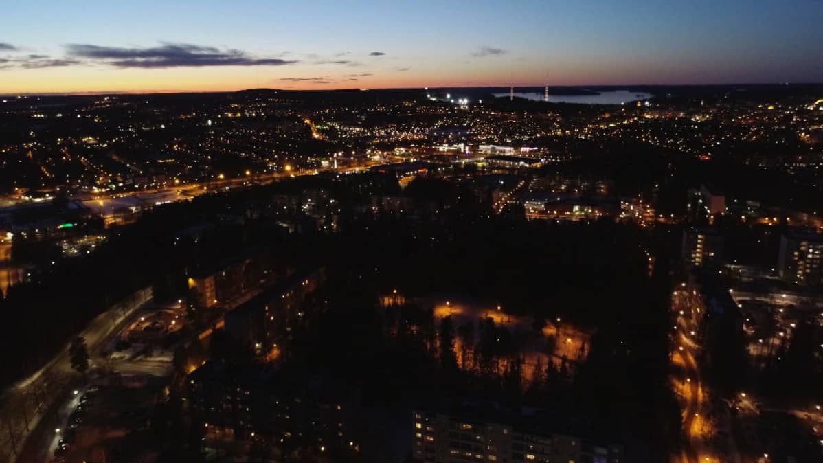 Yö Lahden yllä