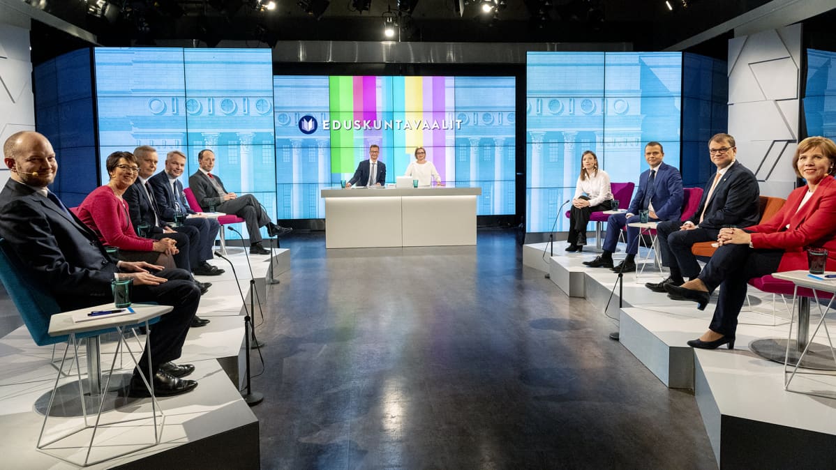 Puolueiden puheenjohtajat Ylen vaalitentissä.