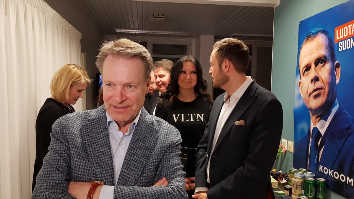 Ilkka Kanerva kokoomuksen vaalivalvojaisissa 14.4.2019.