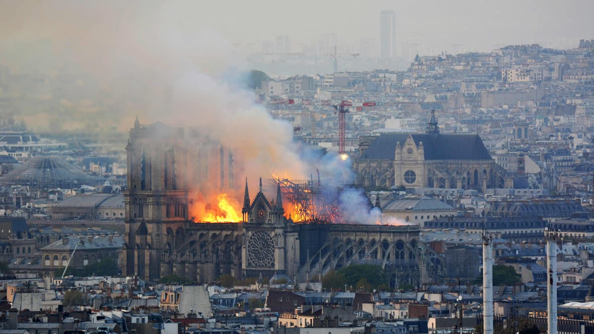 Notre Dame palaa Pariisissa 15. huhtikuuta.