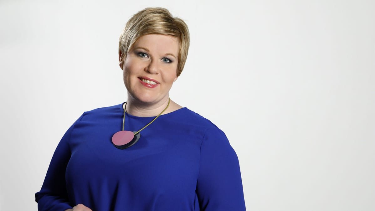 Keskustan eduskuntavaaliehdokas Annika Saarikko lehdistökuvassa ennen eduskuntavaaleja 2019.