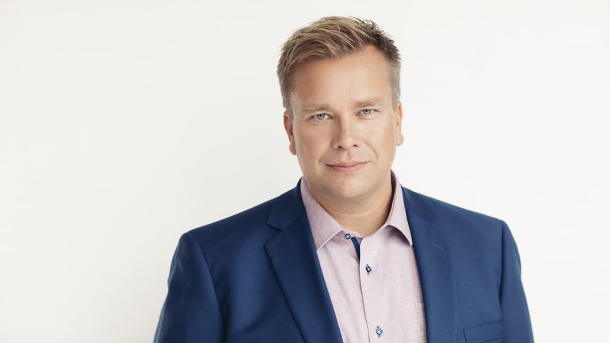 Keskustan eduskuntavaaliehdokas Antti Kaikkonen lehdistökuvassa ennen eduskuntavaaleja 2019.