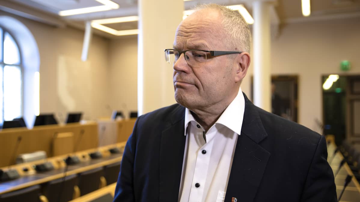 Oulun kaupunginhallituksen puheenjohtaja Kyösti Oikarinen.