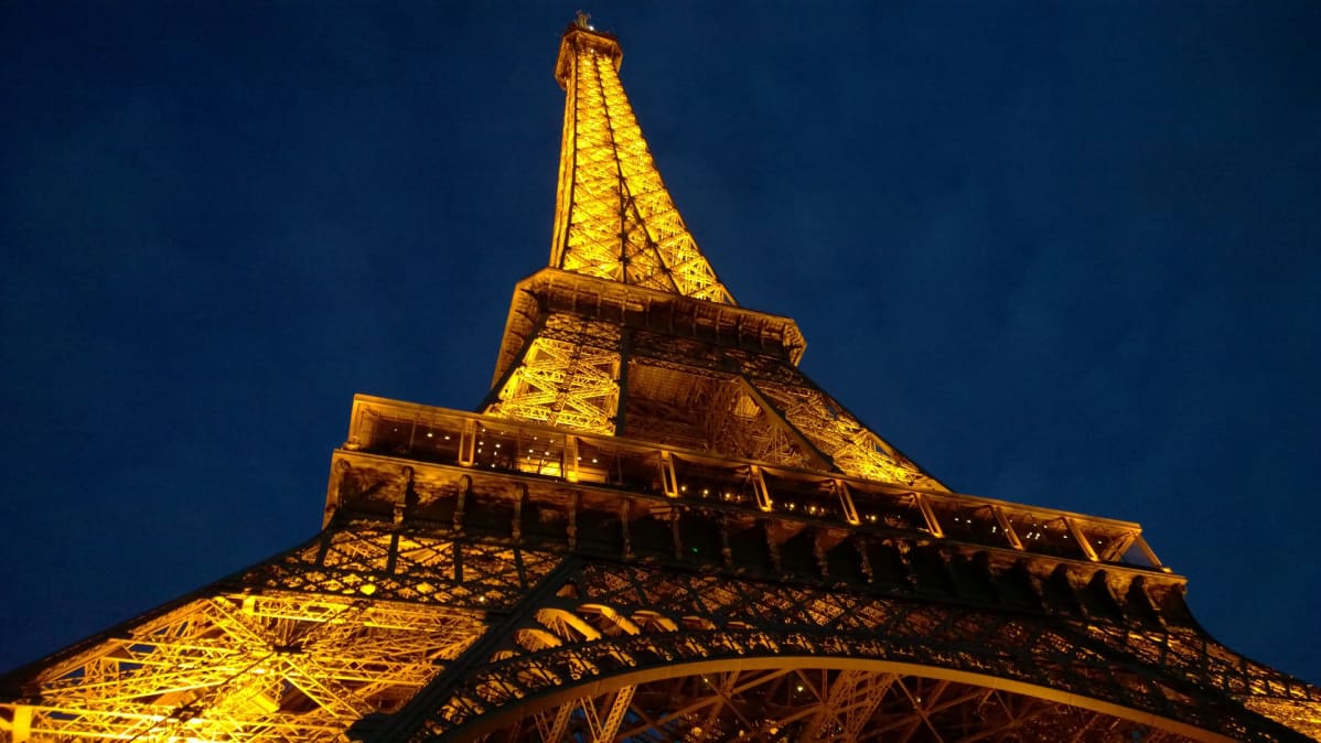 Eiffel-torni iltavalaistuksessa
