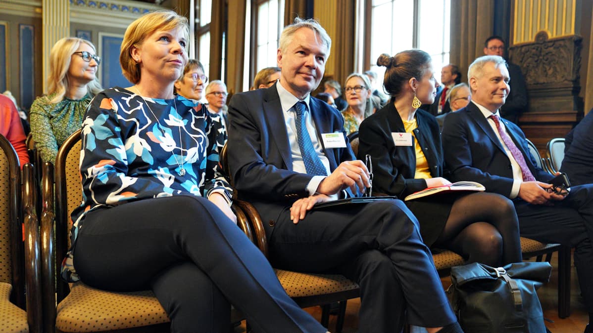 Anna-Maja Henriksson (rkp), Pekka Haavisto (vihr.), Li Andersson (vas.) ja Antti Rinne (sd.) hallitusneuvotteluissa torstaina 9. toukokuuta.