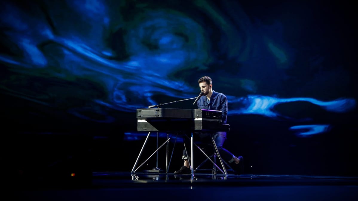 Duncan Laurence esittää kappaletta Arcade.