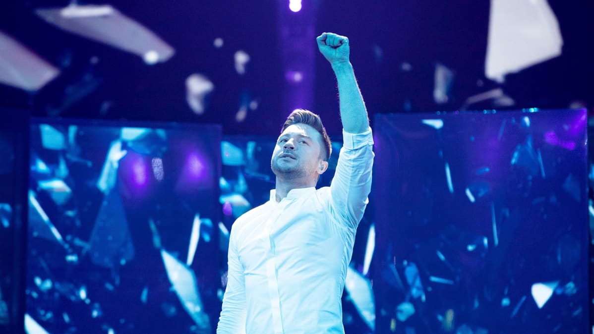 Sergey Lazarev esittää kappaletta Scream.