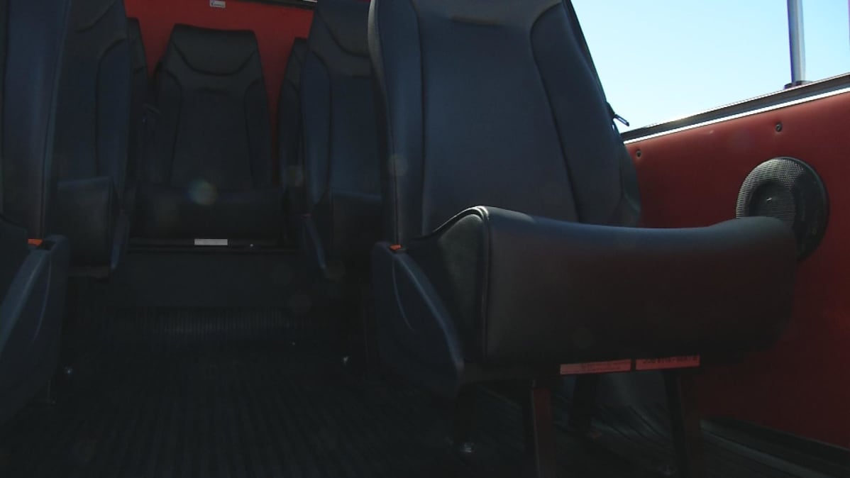 Porin ravit lähtöauto penkit