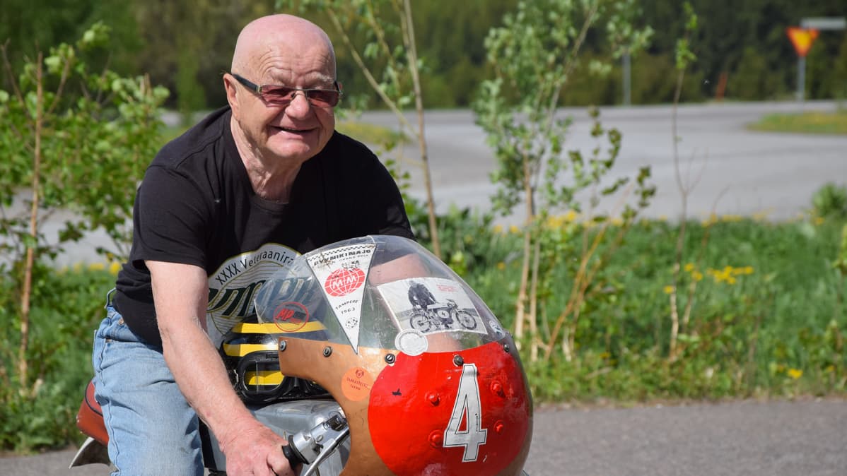 Matti Salonen huristeli aikoinaan Pyrkijän selässä Itäharjun katuradalla.