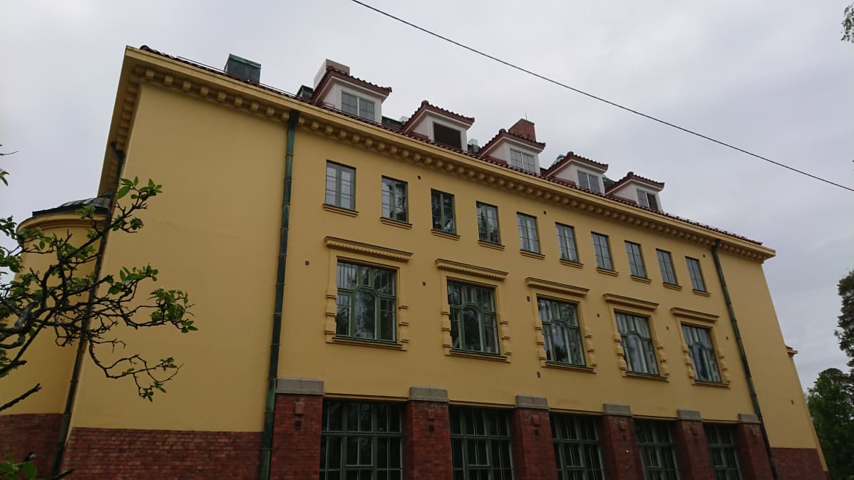 Kymin entinen ammattikoulu Kuusankoskella.