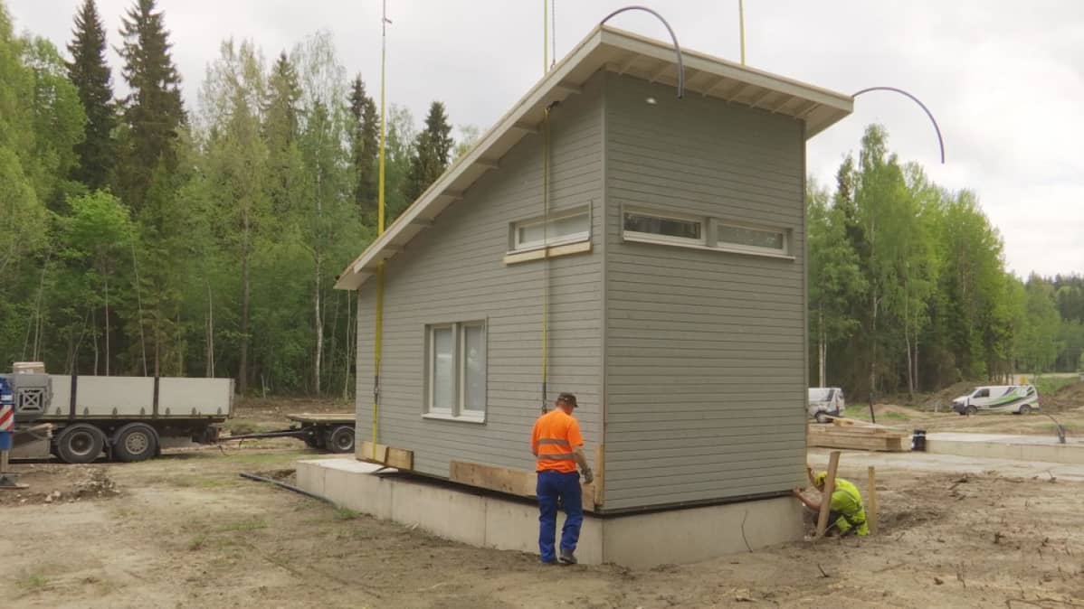 Ruusulaakson ensimmäinen mökki