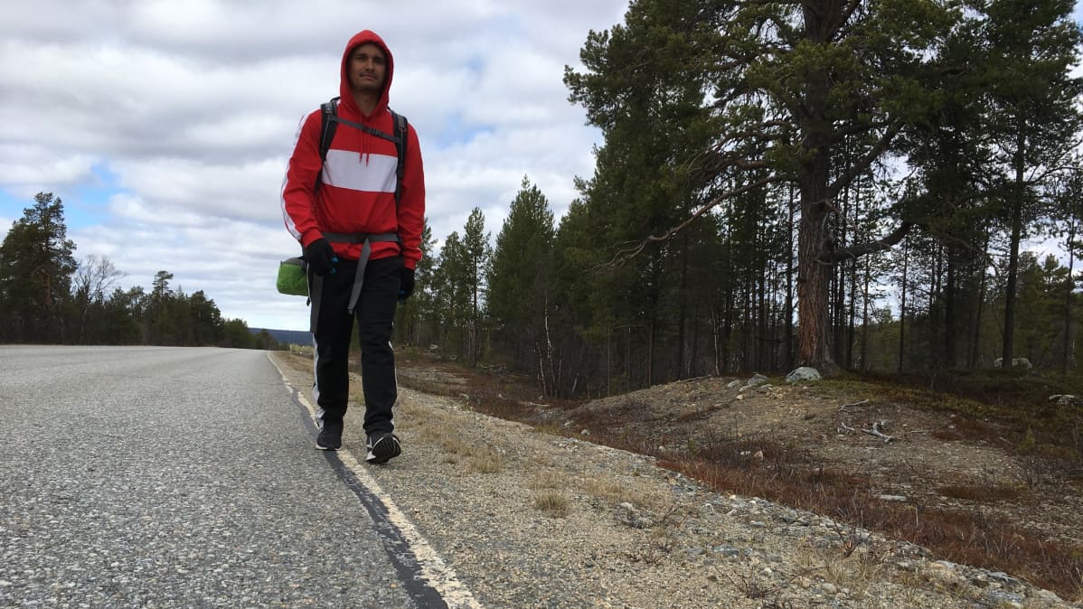 Kristian Muthugalage matkalla läpi Suomen.