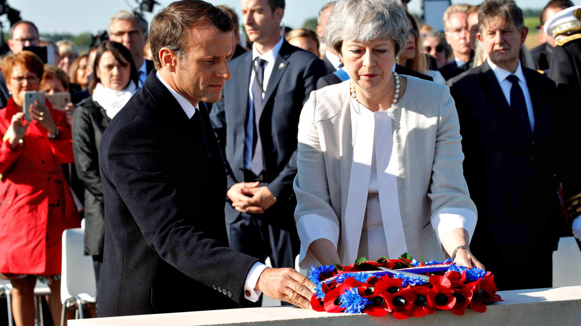 Emmanuel Macron ja Theresa May Ranskan Normandiassa torstaina 6. kesäkuuta.