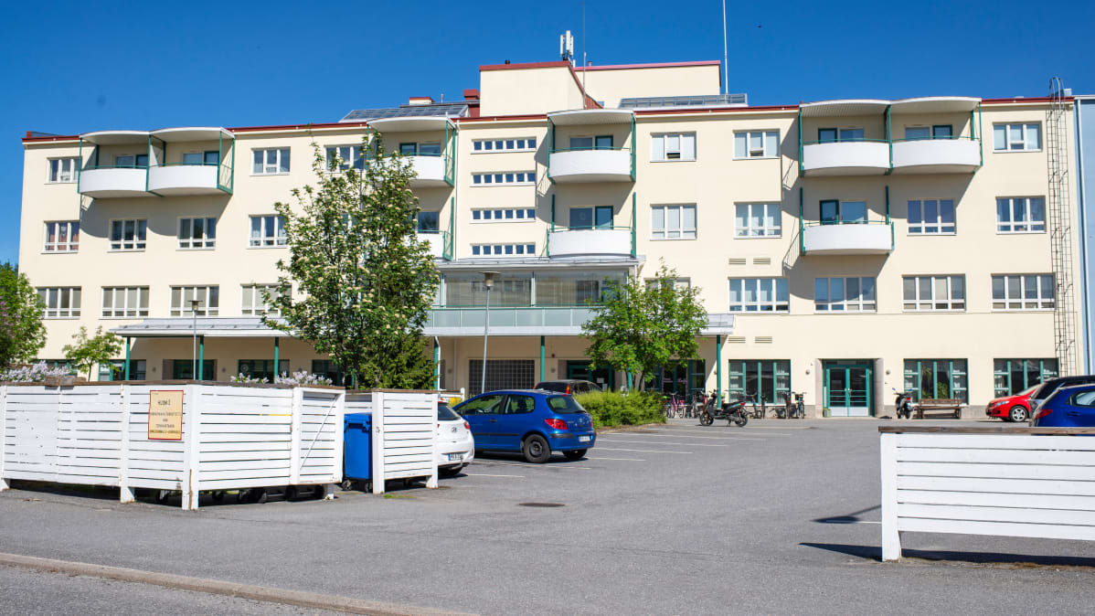 Kuvassa toiminta- ja palvelukeskus Tervakartano sisäpihalta katsottuna.