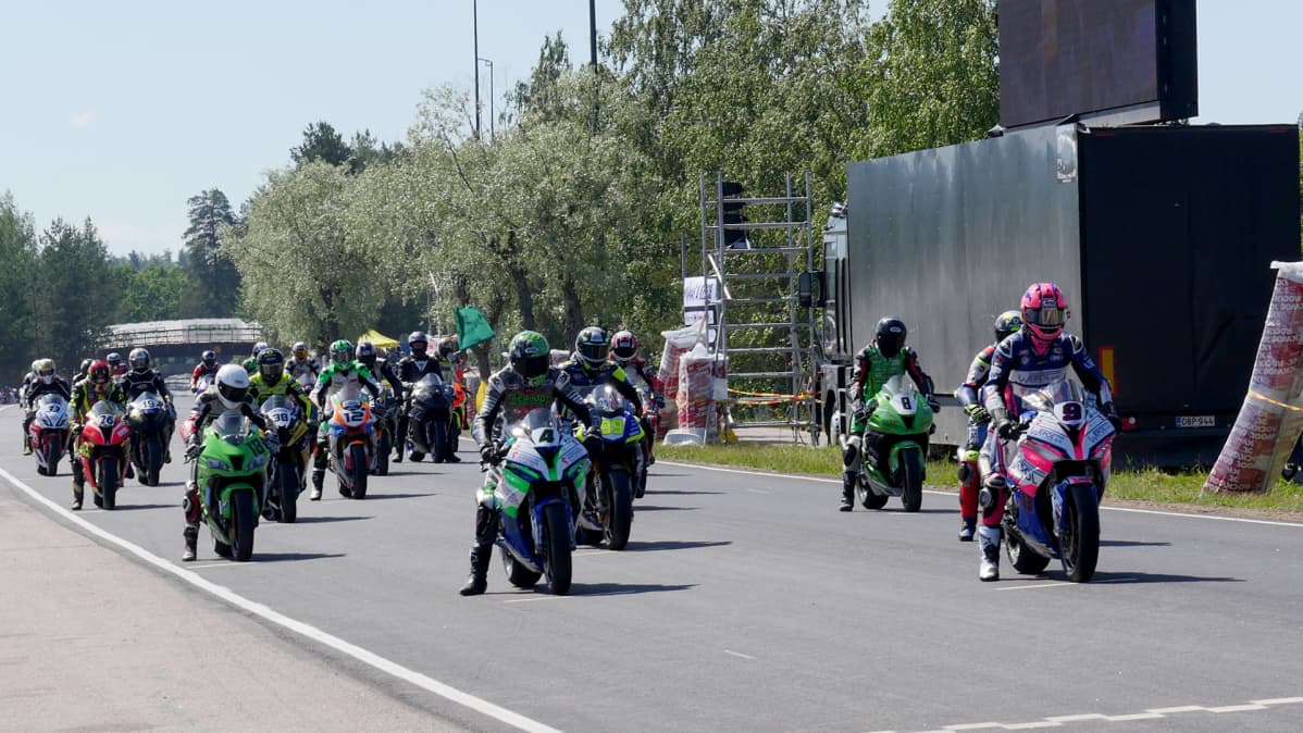 Superbike lähtö.