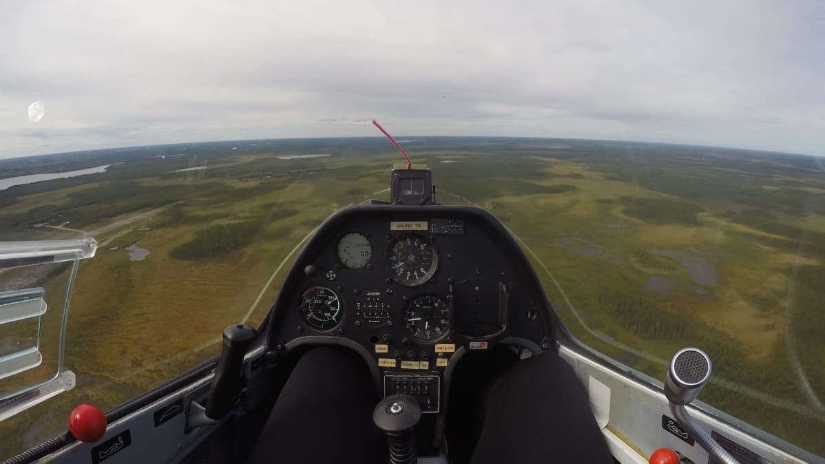 Maisema purjelentokoneen ohjaamosta