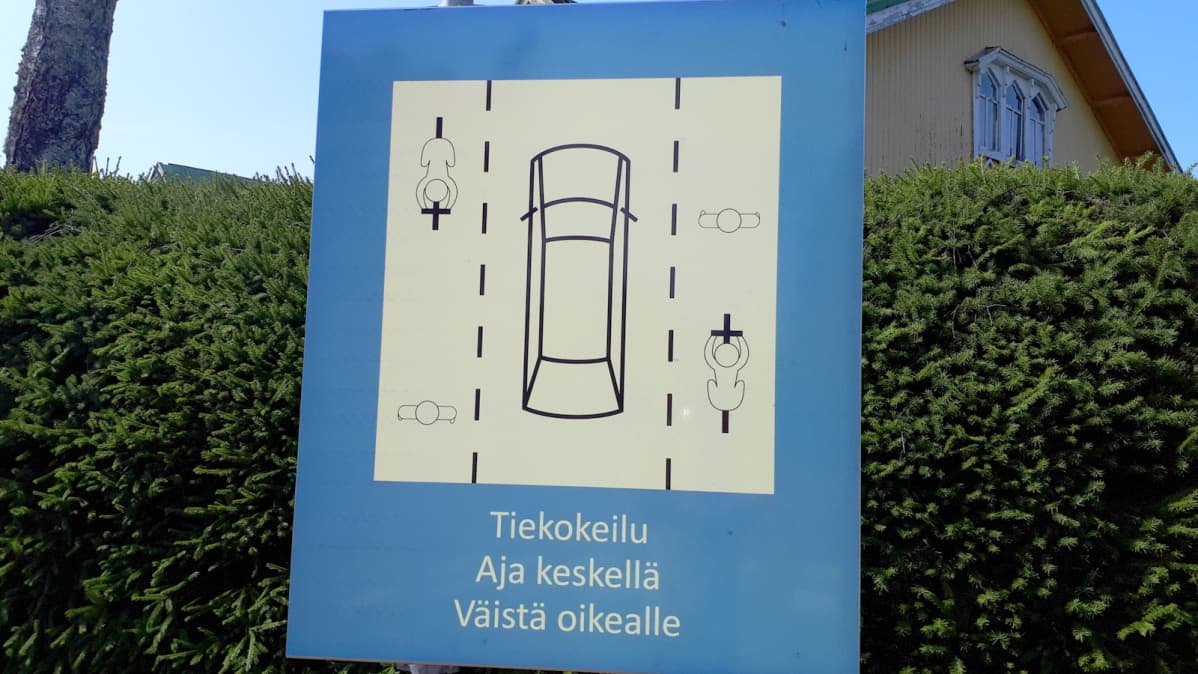 Tiekokeilusta kertova liikennemerkki