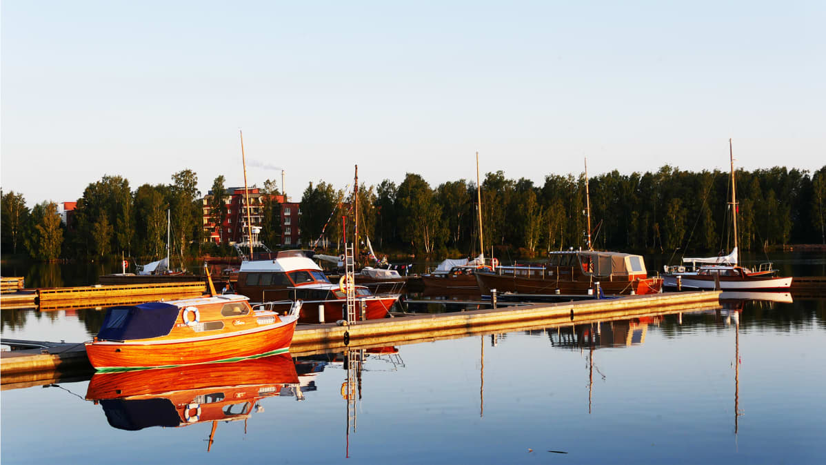 Puuveneet uivassa näyttelyssä 2019