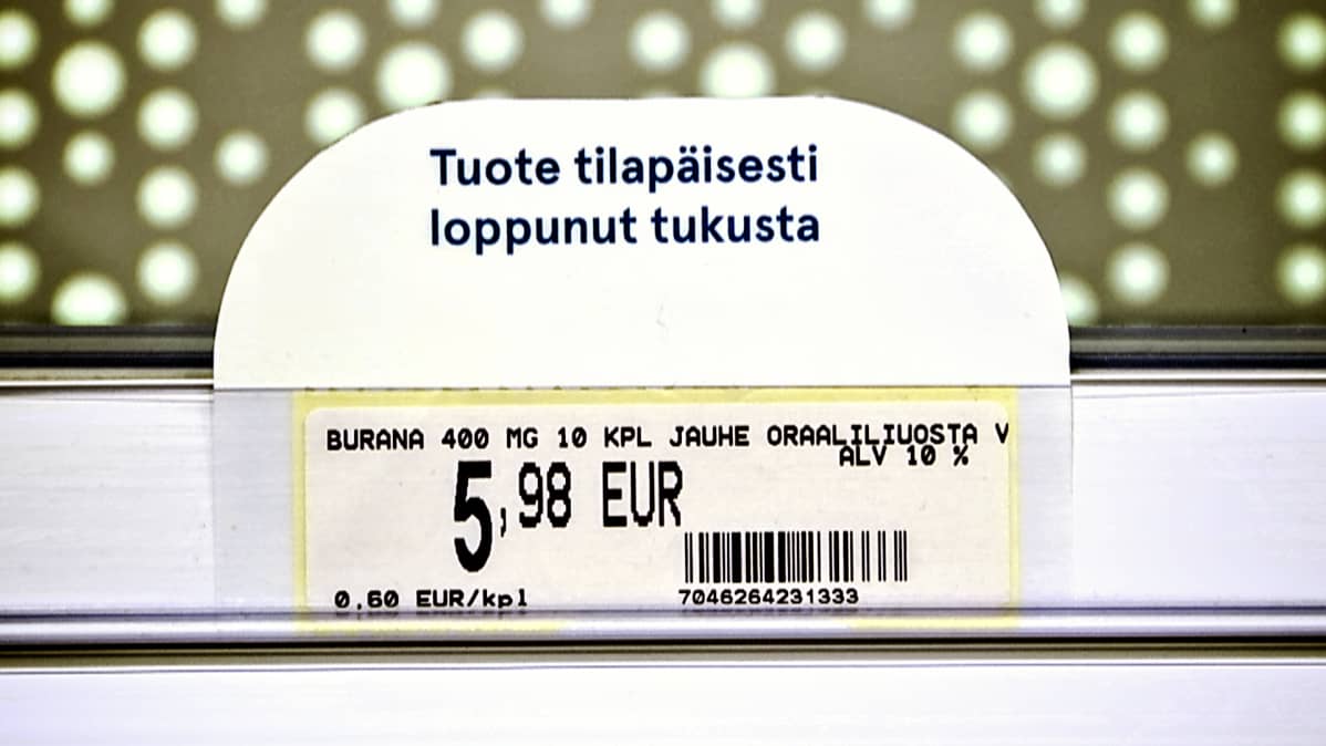 Tuote on tilapäisesti loppunut tukusta -ilmoitus apteekin hyllyllä.