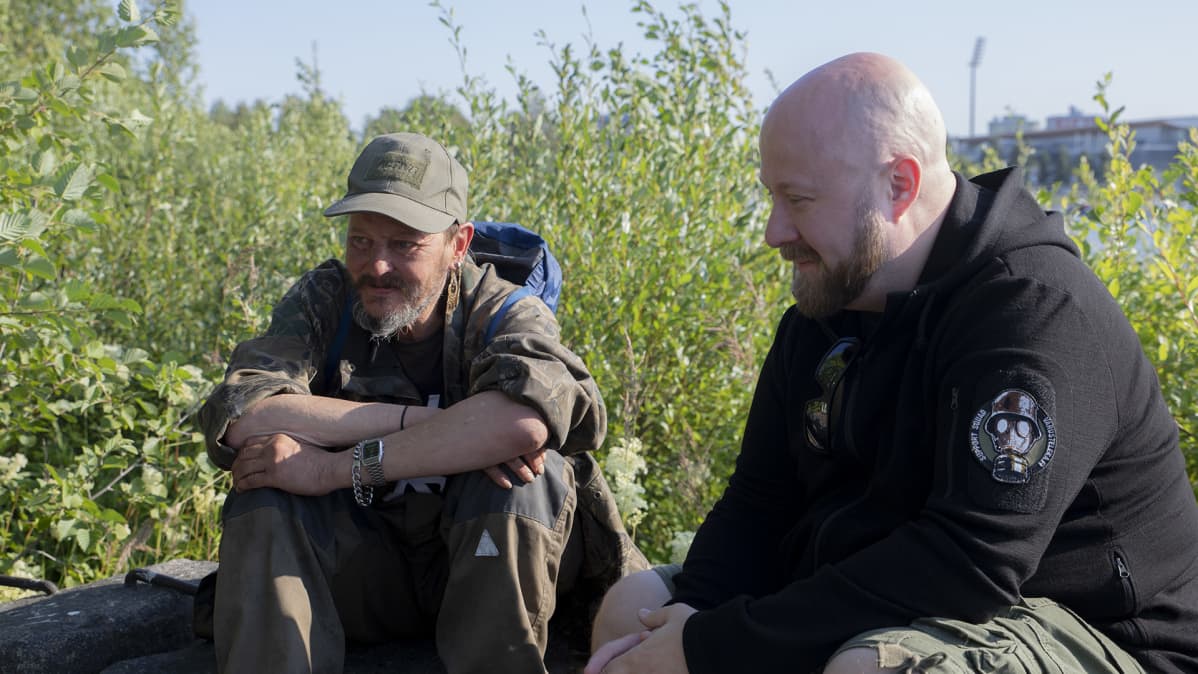 Markku Korhonen ja Lassi Kuopusjärvi istuvat vierekkäin.