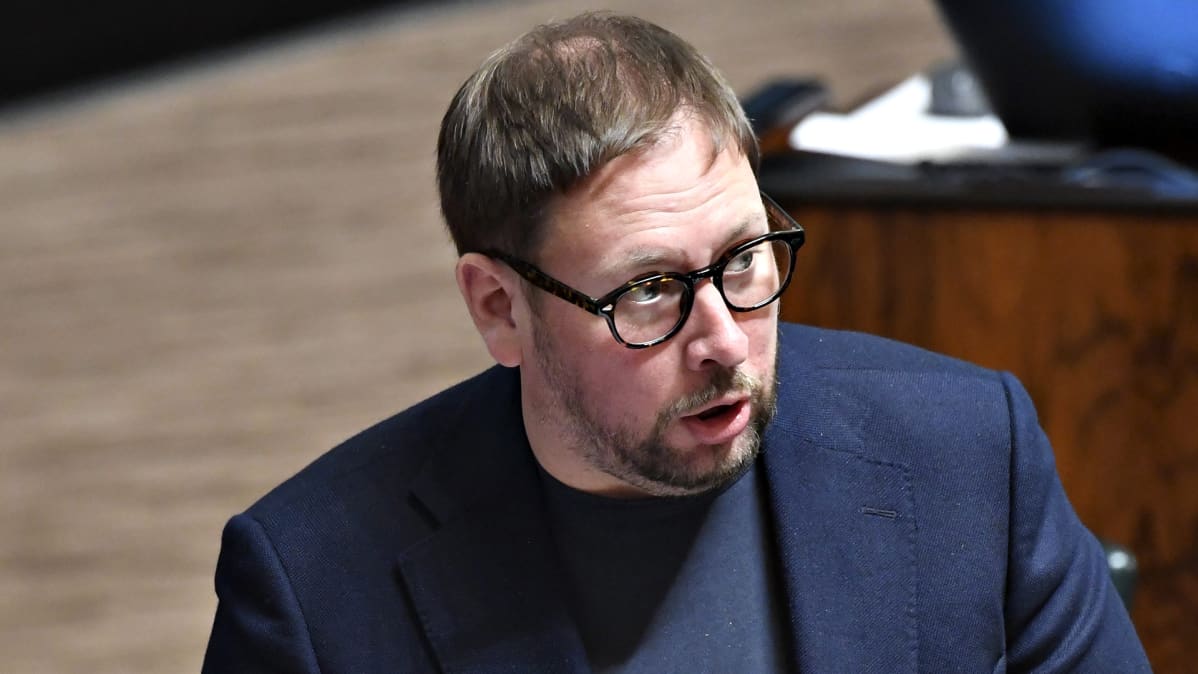 Paavo Arhinmäki eduskunnan täysistunnossa Helsingissä 25. kesäkuuta 2019.