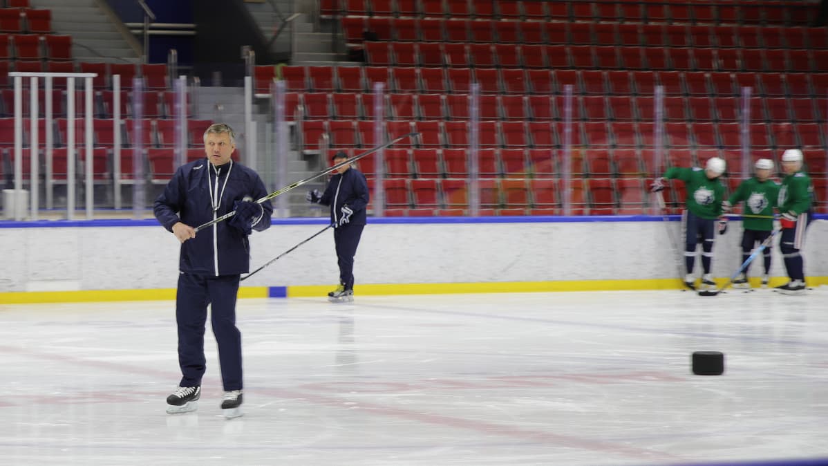 HK Neftehimikin Päävalmentaja Vjatšeslav Butsajev