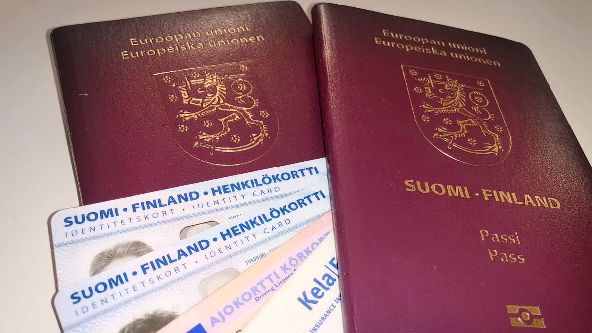 Henkilöllisyyden todistus onnistuu joka passilla tai henkilökortilla. Ajokortti ei enää kelpaa.