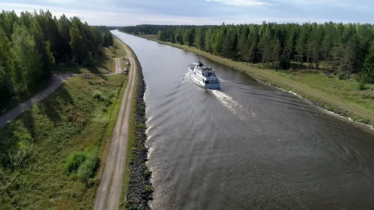 MS Carelia Saimaan kanavassa
