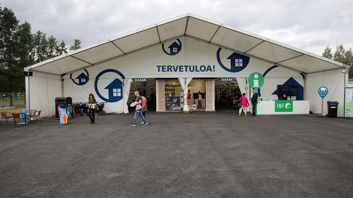 Asuntomessujen sisääntuloteltta