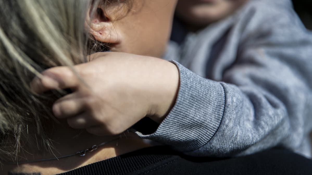Lapsi äiti turvaverkko