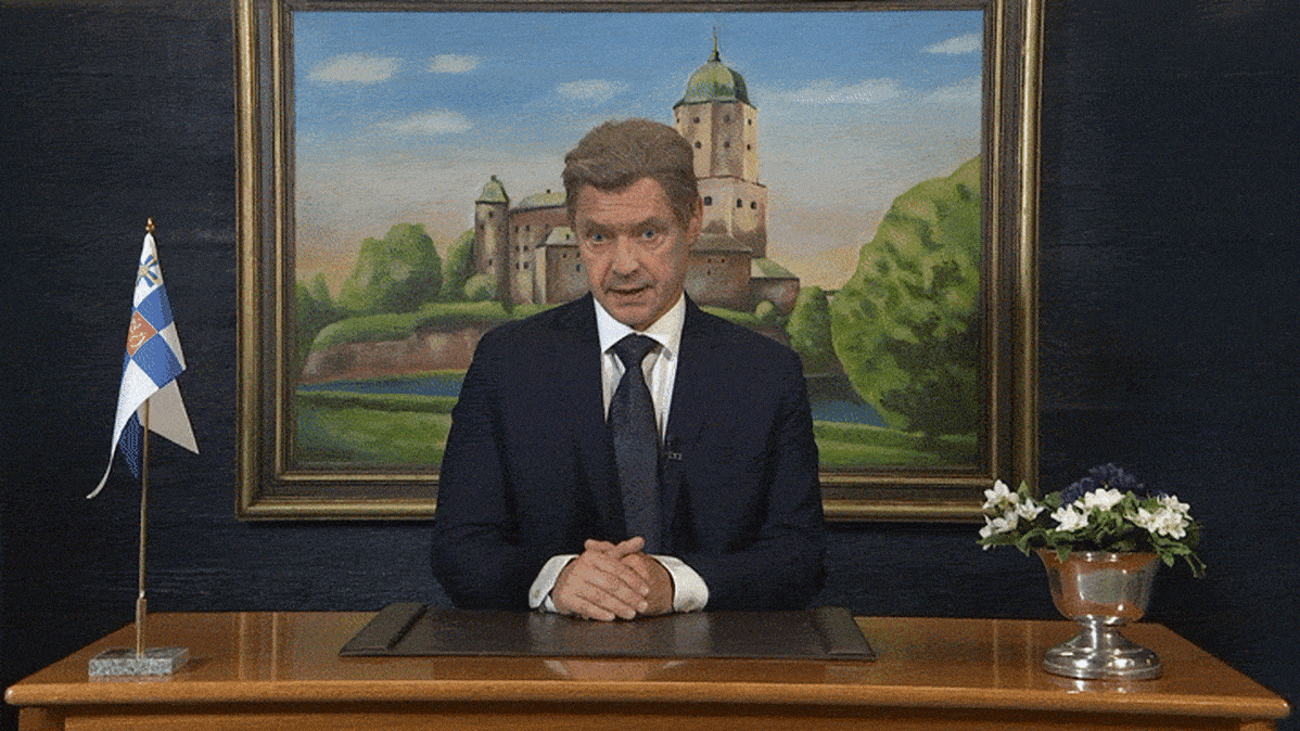 Deepfake-tekniikalla toteutettu presidentti Sauli Niinistön puhe. Niinistön kasvot on tietokoneavusteisesti siirretty imitaattori Jarkko Tammisen kasvojen päälle.