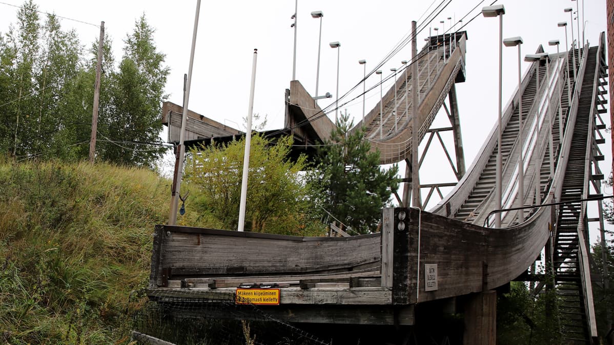 Kouvolan kaksi suurinta hyppytornia