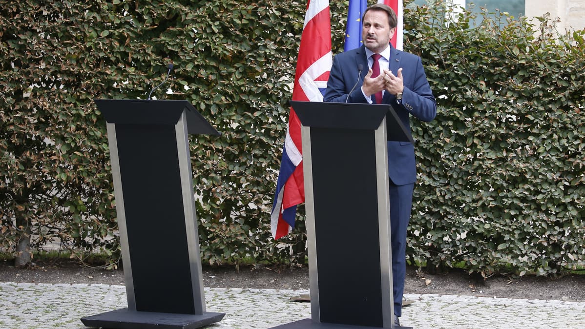 Luxemburgin pääministeri Xavier Bettel puhui yksin lehdistölle Luxemburgissa 16. syyskuuta.