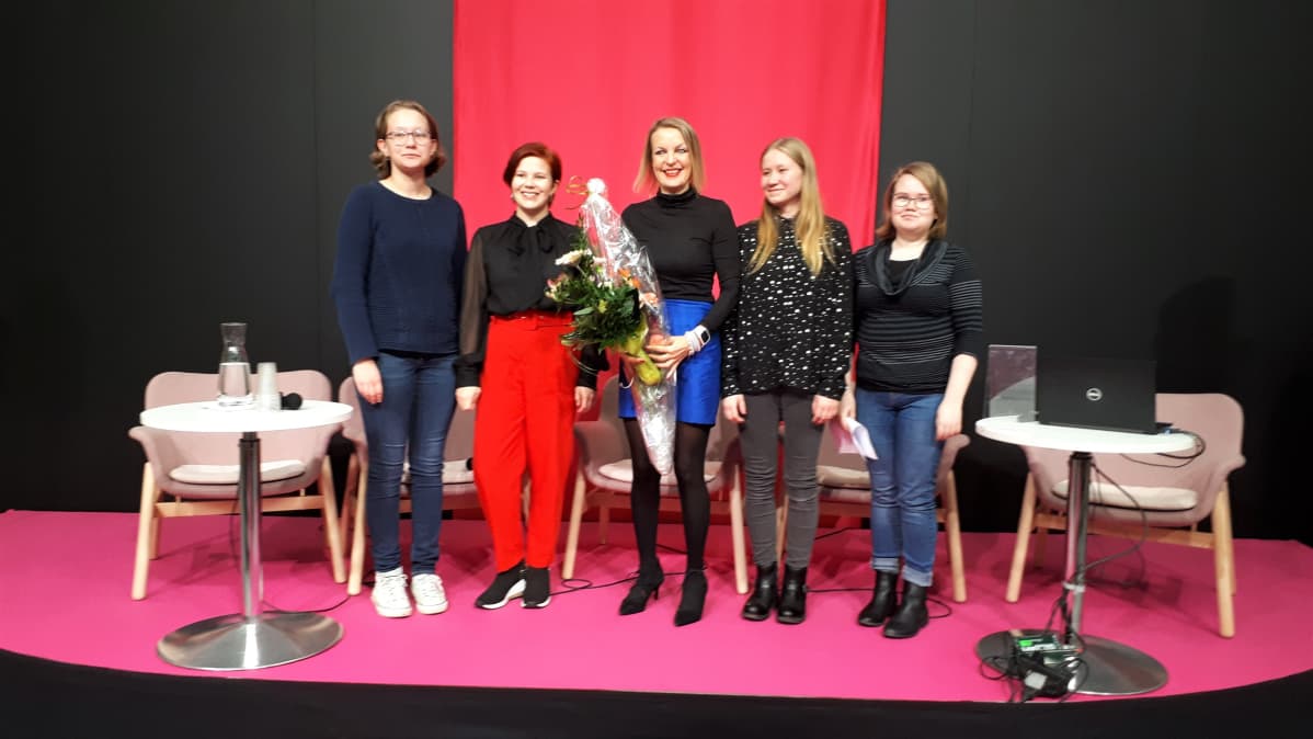 Taru Mäkelä (Saarijärven lukio), Pinja Nieminen (Tampereen lyseon lukio), Annamari Marttinen, Venla Pohjoisvirta (Kuhmoisten yhtenäiskoulun lukio), Inka Illukka (Savitaipaleen lukio)