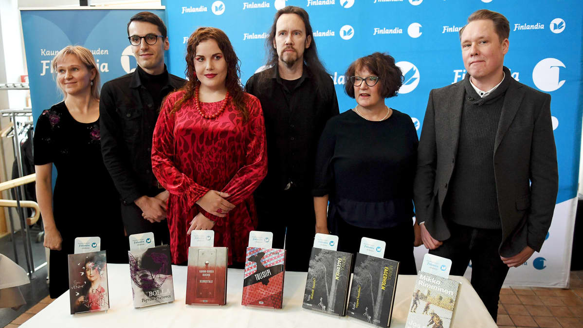 Kirjailijat Johanna Venho, Pajtim Statovcin, Hanna-Riikka Kuisma, JP Koskinen, Monika Fagerholm ja Mikko Rimminen