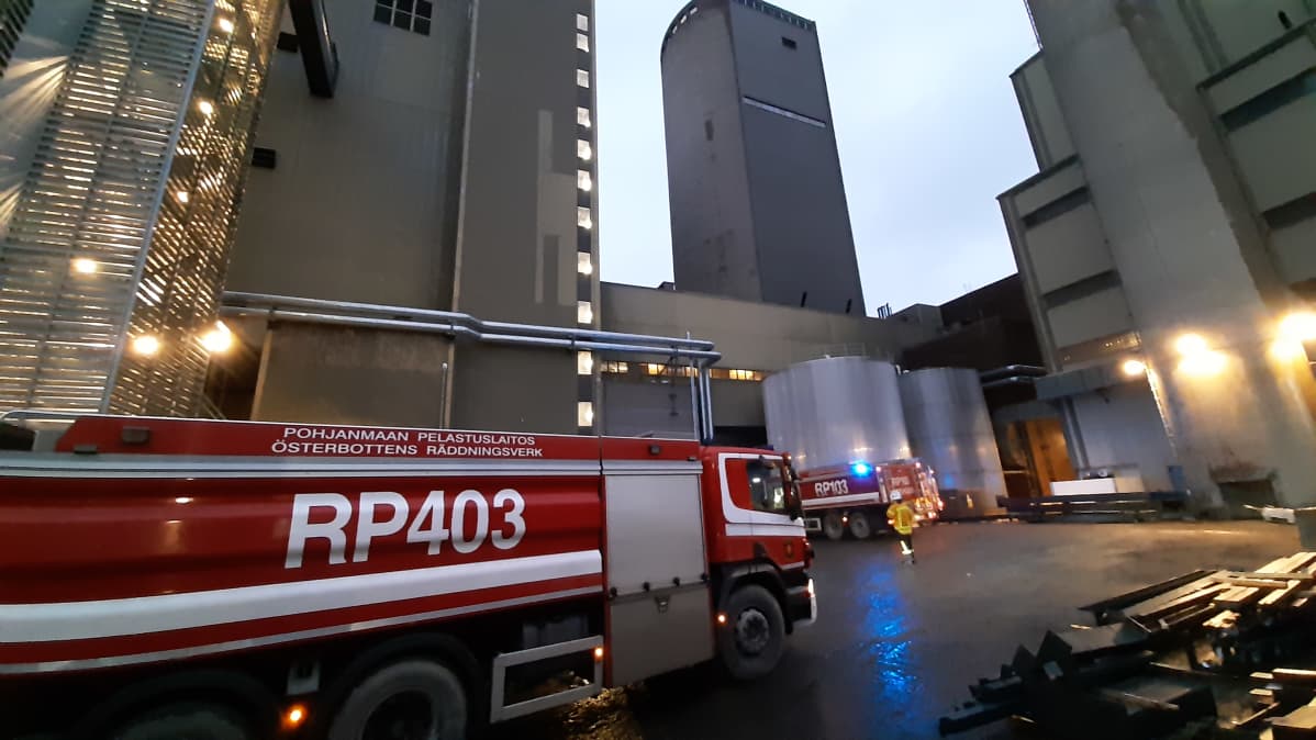 Tulipaloa sammuttamaan hälytettiin useita yksiköitä.