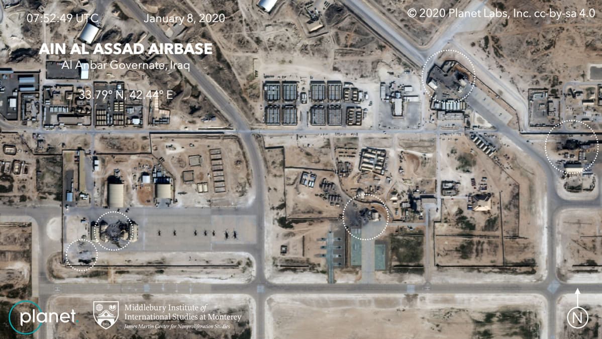 Satelliittikuvassa on merkittynä Iranin ohjusten aiheuttamia tuhoja Yhdysvaltain Ain al-Asadin tukikohdassa Irakissa 8. tammikuuta 2020. Kuvalähde Planet Labs Inc., analyysi Middlebury Institute of International Studies at Monterey (MIIS).