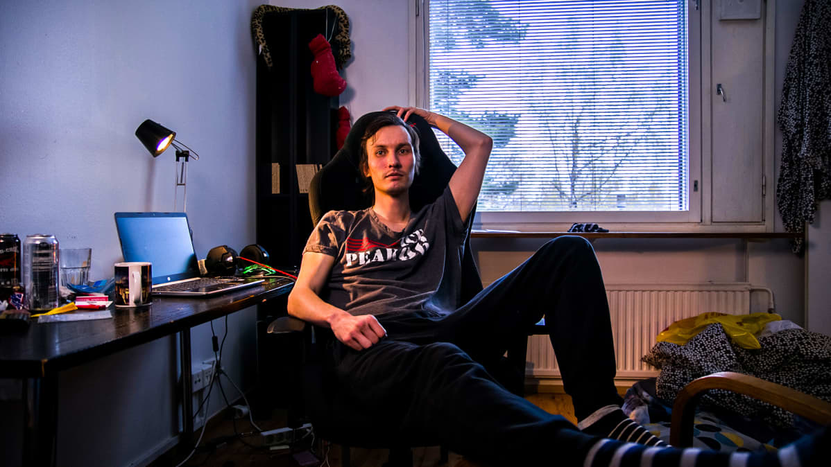 Aaronille, 26, RuneScape on suurin syy nousta sängystä ylös, amfetamiinin lisäksi. Hän on aiemmin saanut huumeista psykoosin, mutta hakeutuu nyt ensimmäistä kertaa katkolle.
