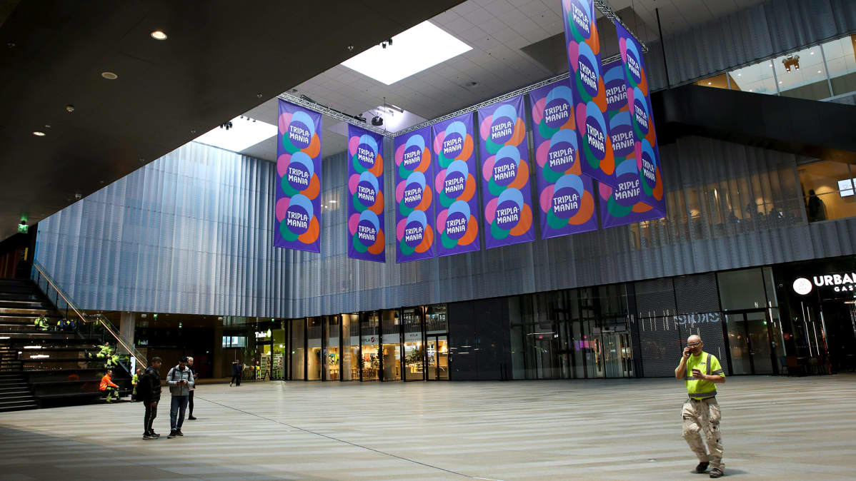 Mall of Tripla -kauppakeskuksen hiljainen aula Helsingissä 16. maaliskuuta.