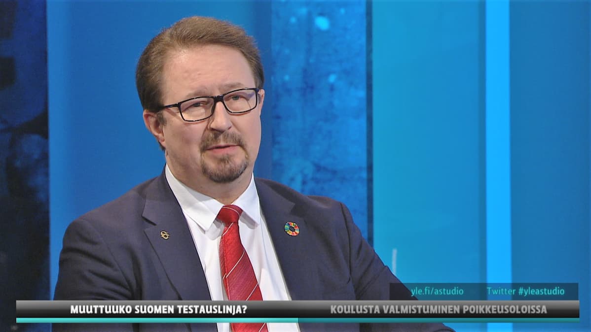 THL:n terveysturvallisuusosaston johtaja Mika Salminen