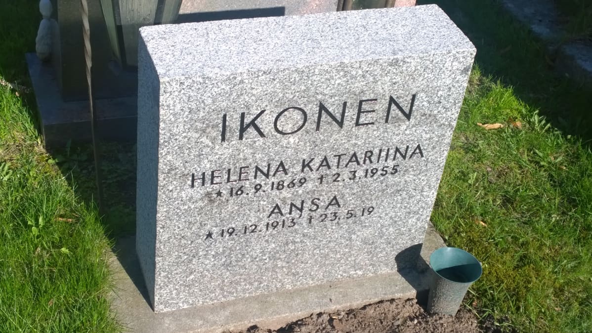 Ansa Ikosen hauta