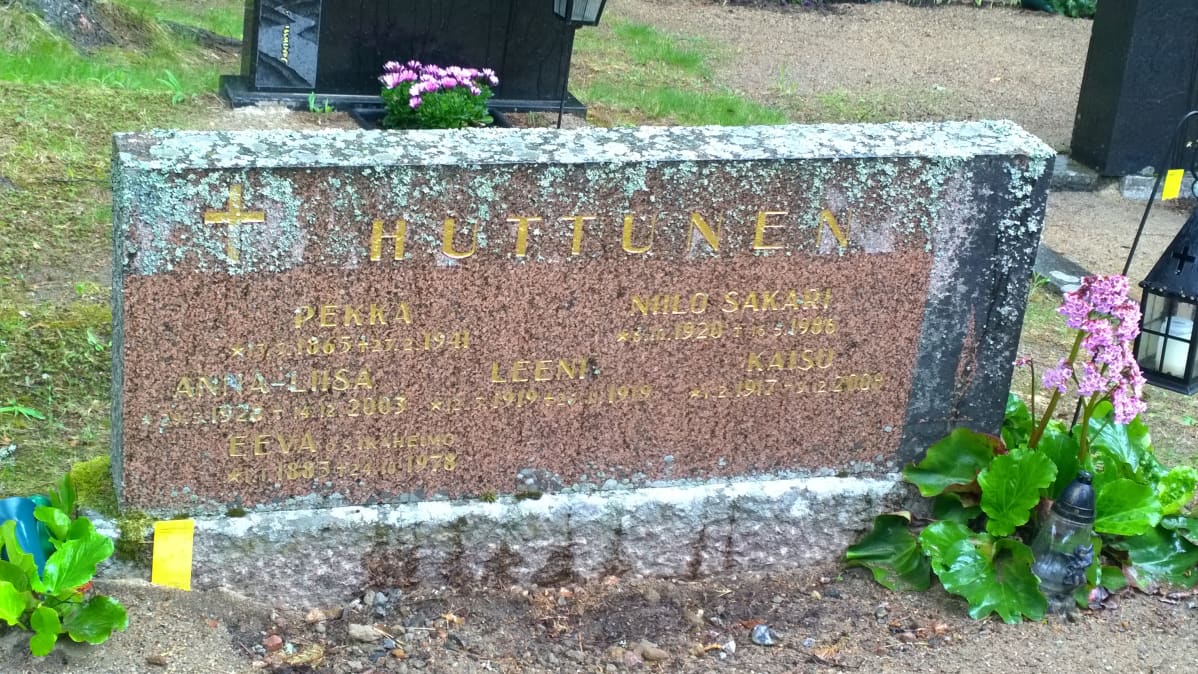 Eevi Huttusen hauta