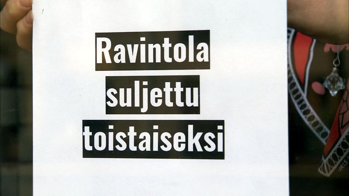 Ravintola suljettu toistaiseksi -lappu.