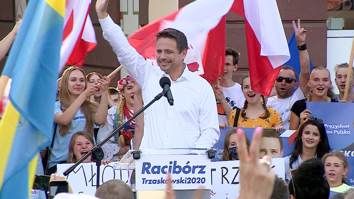 Rafal Trzaskowski puhuu Raciborsissa viimeisenä kampanjapäivänä perjantaina.