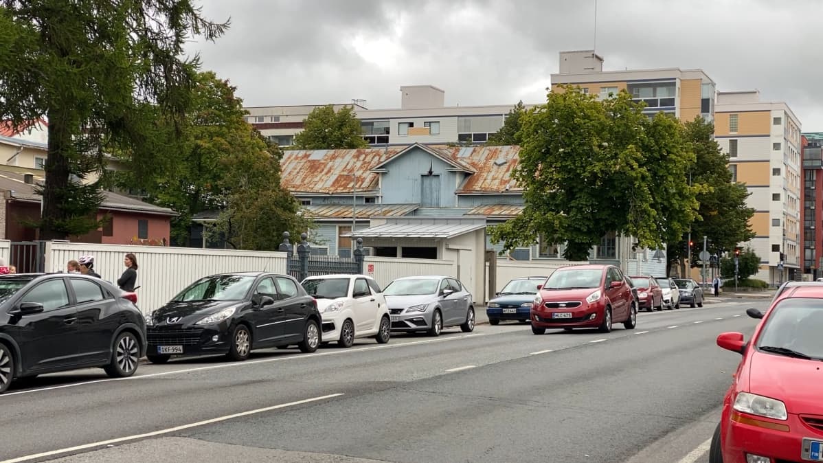Mustikan rakennus Eteläpuiston ja Mikonkadun kulmauksessa Porissa.