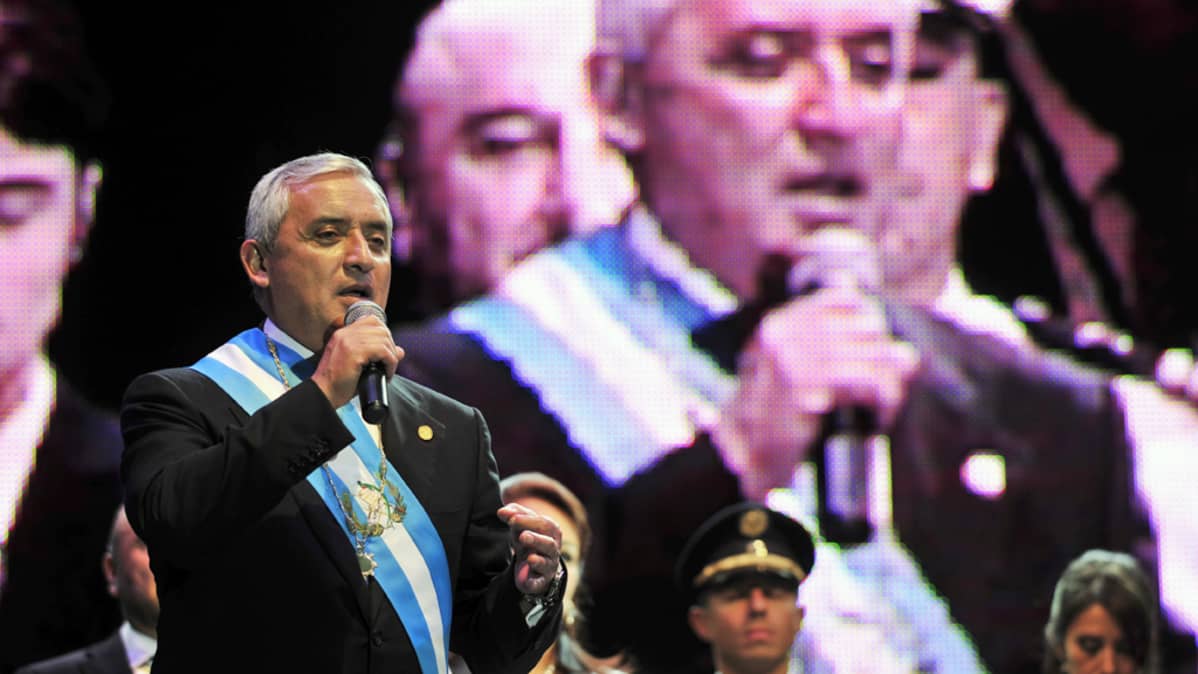 Otto Pérez Molina pitää puhetta virkaanasettamistilaisuudessaan Guatemalassa 14. tammikuuta 2012.