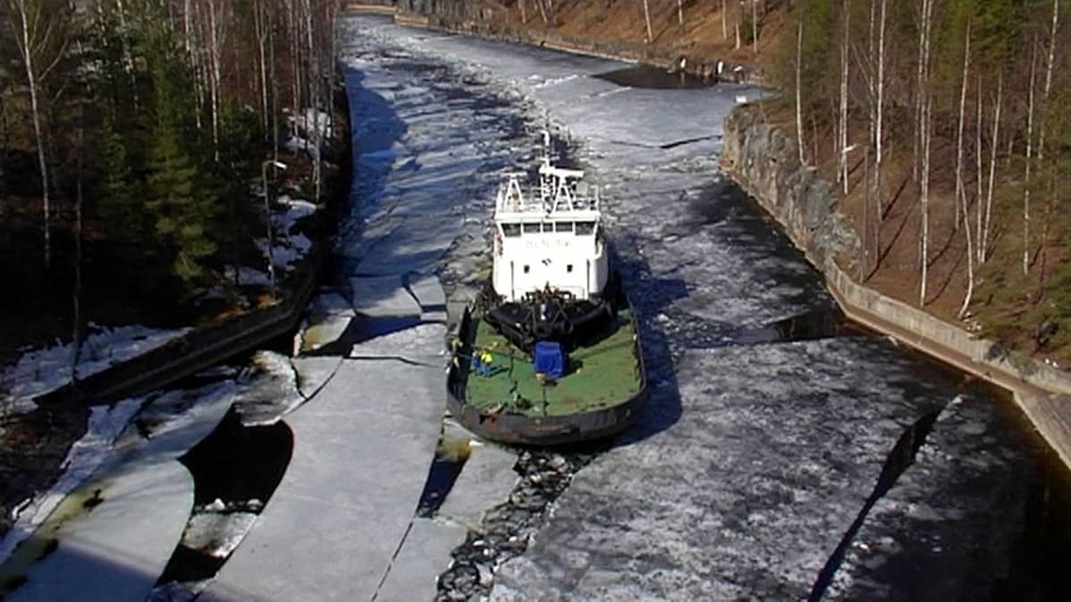 Jäänmurtaja Protector Saimaan kanavassa