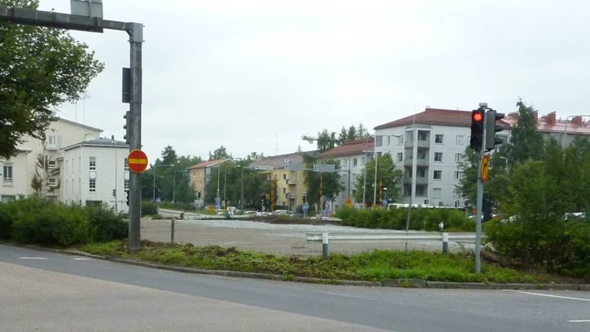 Snellmanninkadun tyhjä tontti.