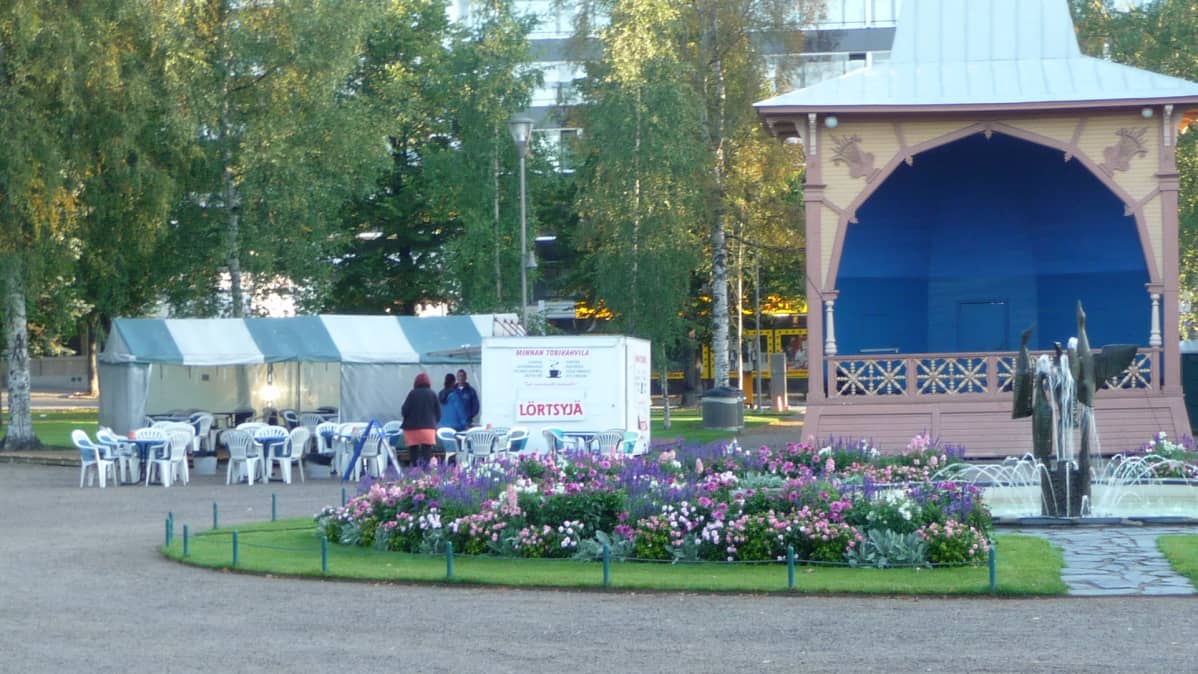 Torikahvila Mikkelin Kirkkopuistossa