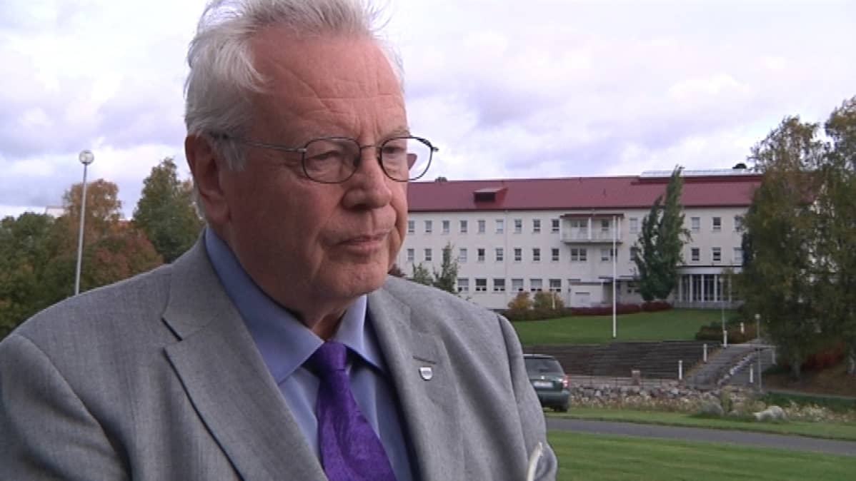 Ilkan eläkkeellä oleva päätoimittaja professori Kari Hokkanen